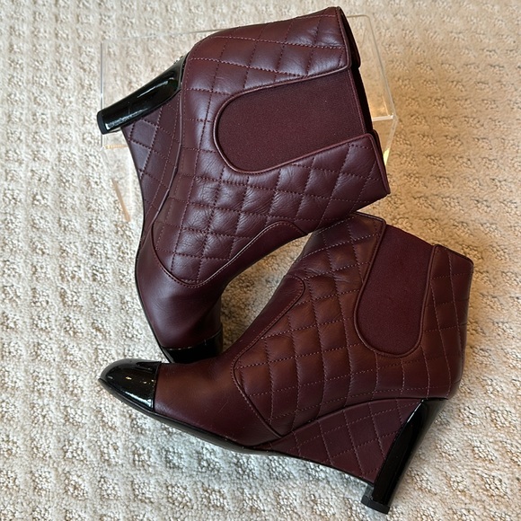 CHANEL Quilted Boots Burgundy and Black Toe Preloved Pristine condition - Picture 9 of 13